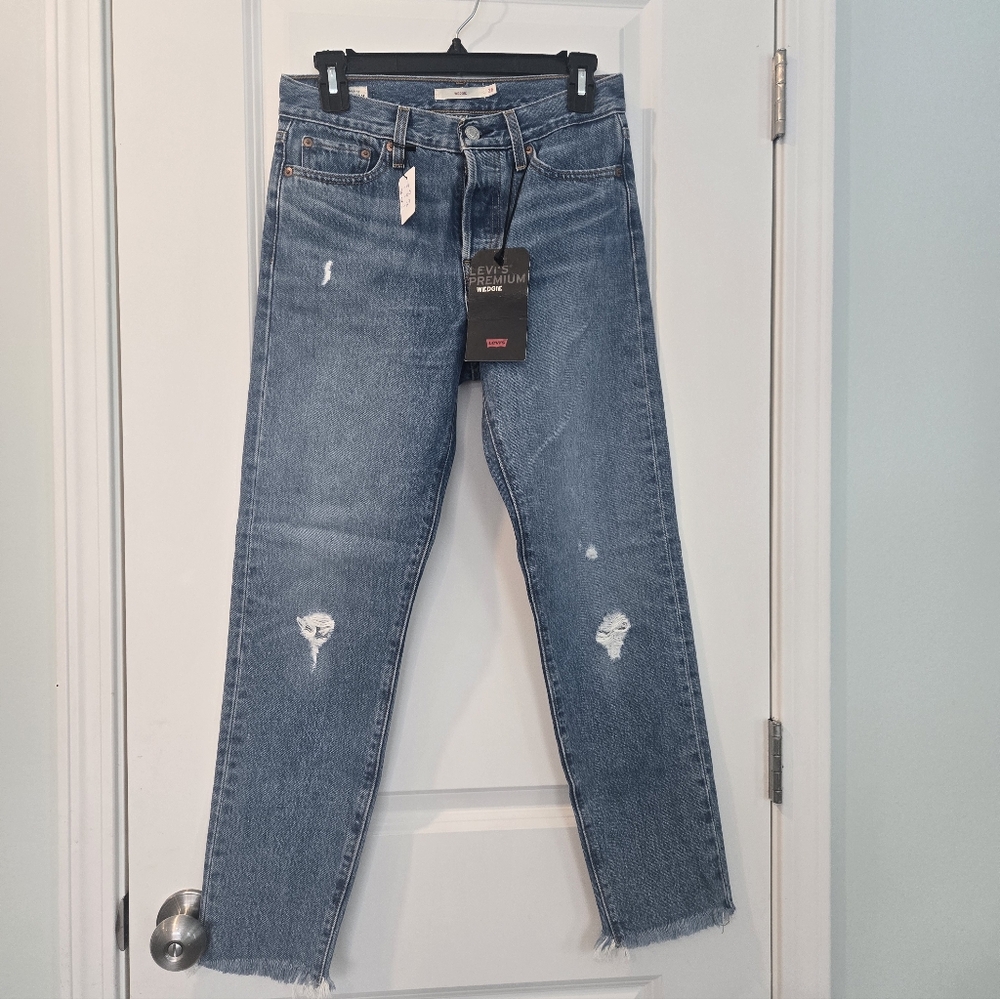 Levi's Women's Straight Leg Blue Distressed Wedgie Button Fly Jeans Size 26 Nwt